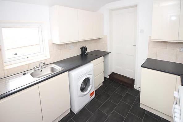 3 bed flat to rent in Ashleigh Grove, Jesmond 1