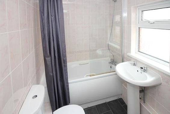 3 bed flat to rent in Ashleigh Grove, Jesmond 4