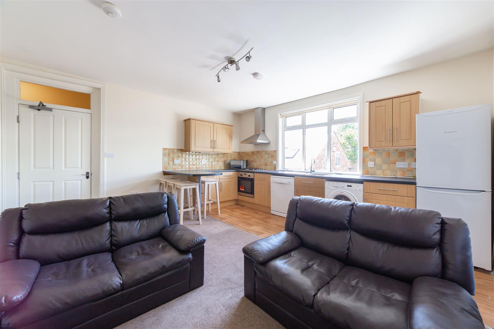4 bed apartment to rent in Heaton Place, Heaton  - Property Image 1
