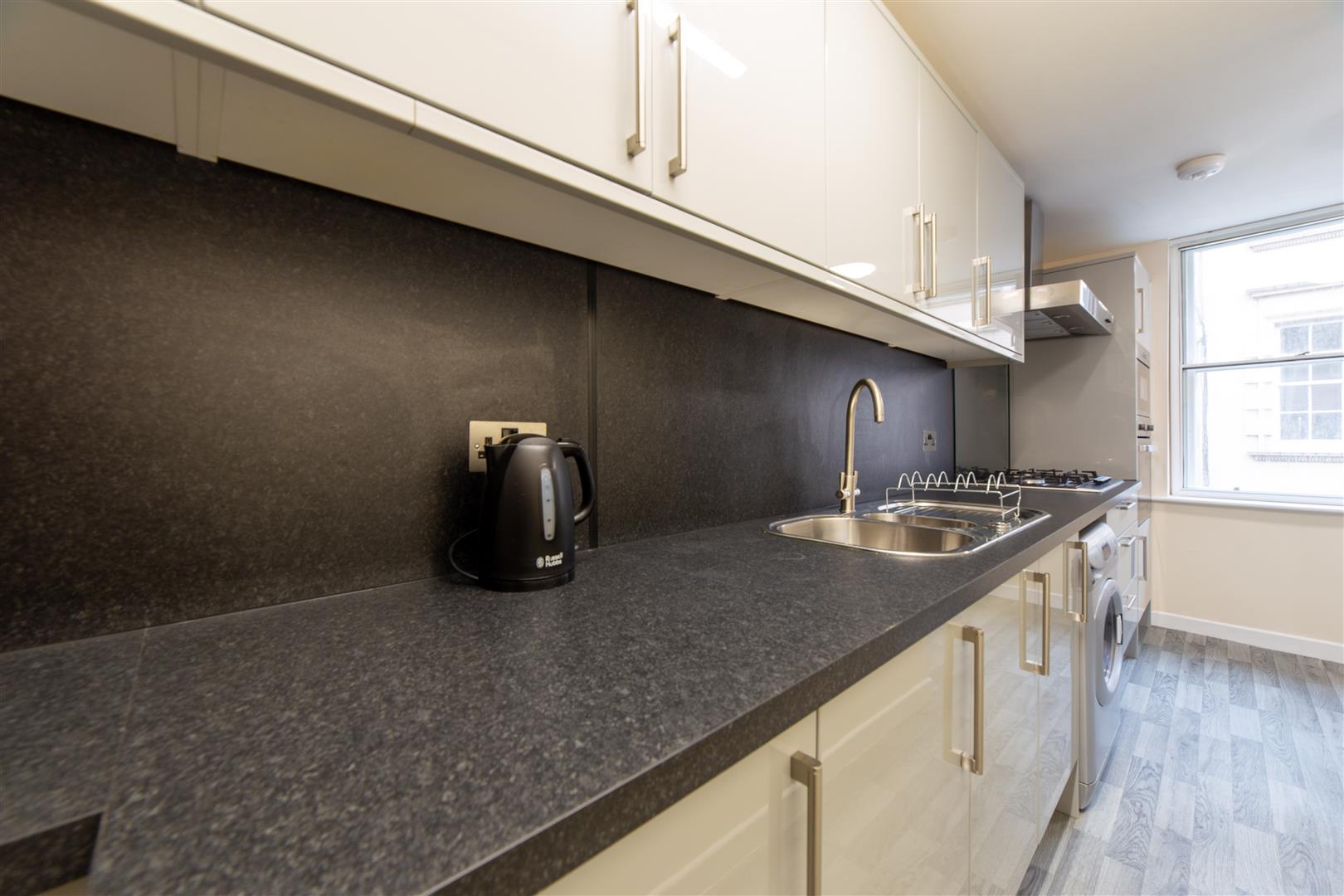 4 bed apartment to rent in Fenkle Street, City Centre 5