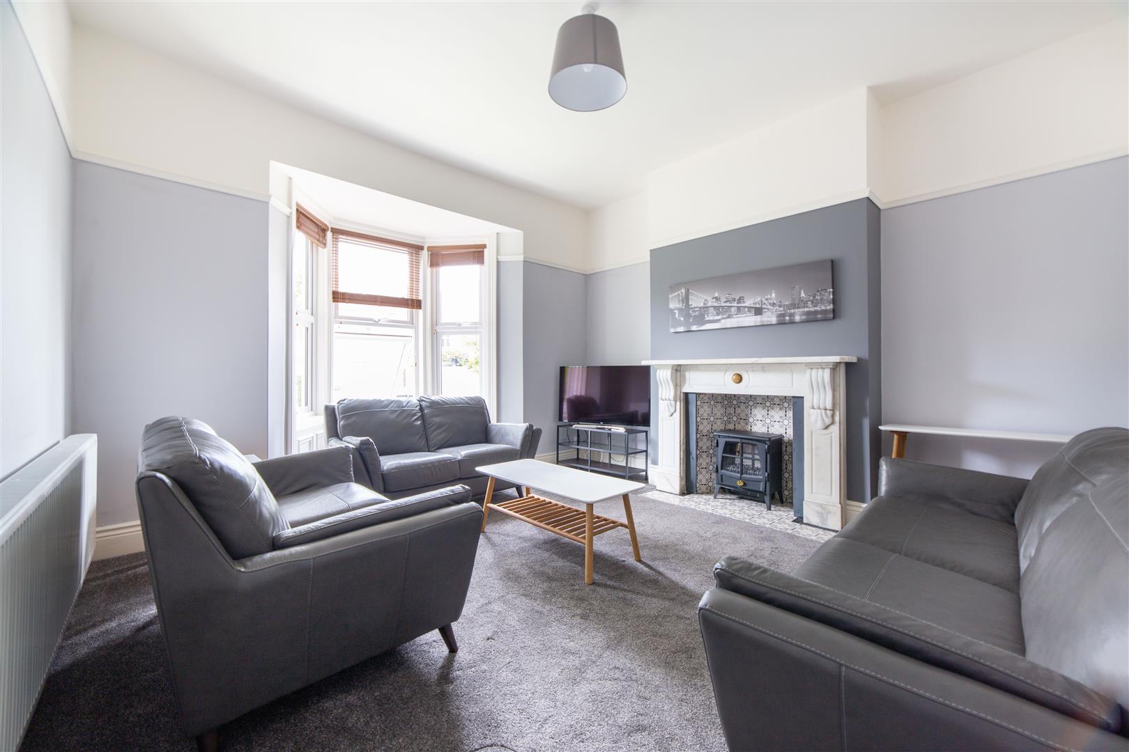 6 bed terraced house to rent in Holly Avenue, Jesmond - Property Image 1