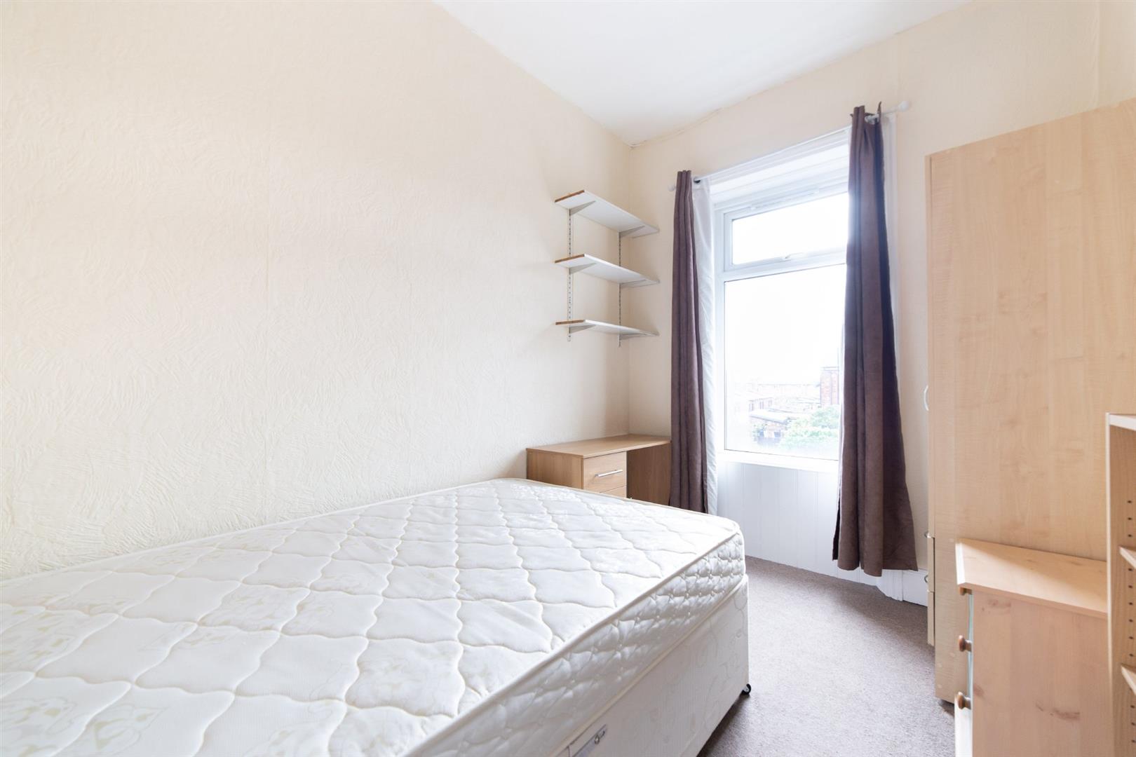 2 bed flat to rent in Rothbury Terrace, Newcastle Upon Tyne 3