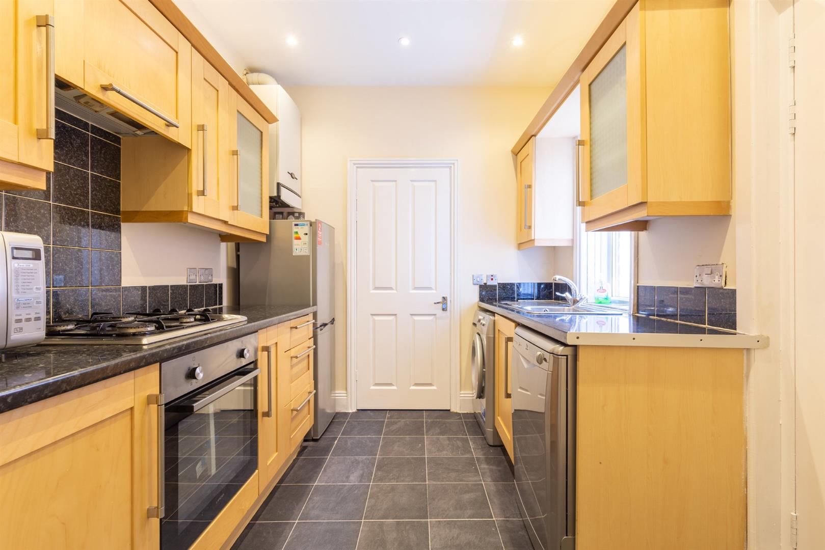 2 bed flat to rent in Simonside Terrace, Heaton  - Property Image 1