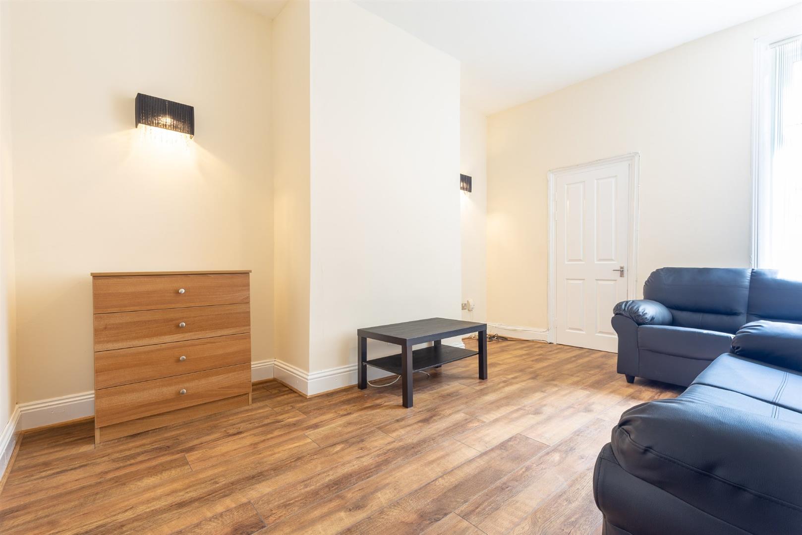 2 bed flat to rent in Simonside Terrace, Heaton 3