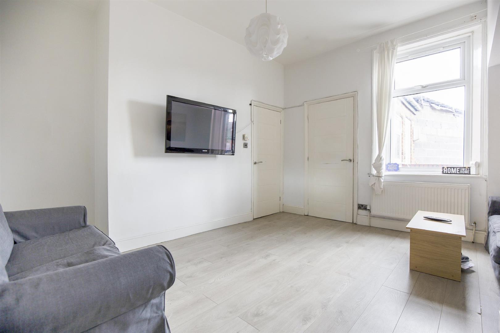 4 bed maisonette to rent in Chillingham Road, Heaton  - Property Image 7
