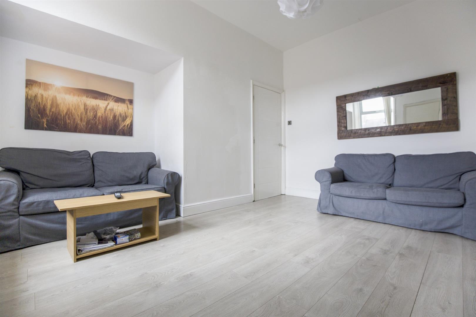 4 bed maisonette to rent in Chillingham Road, Newcastle upon Tyne - Property Image 1
