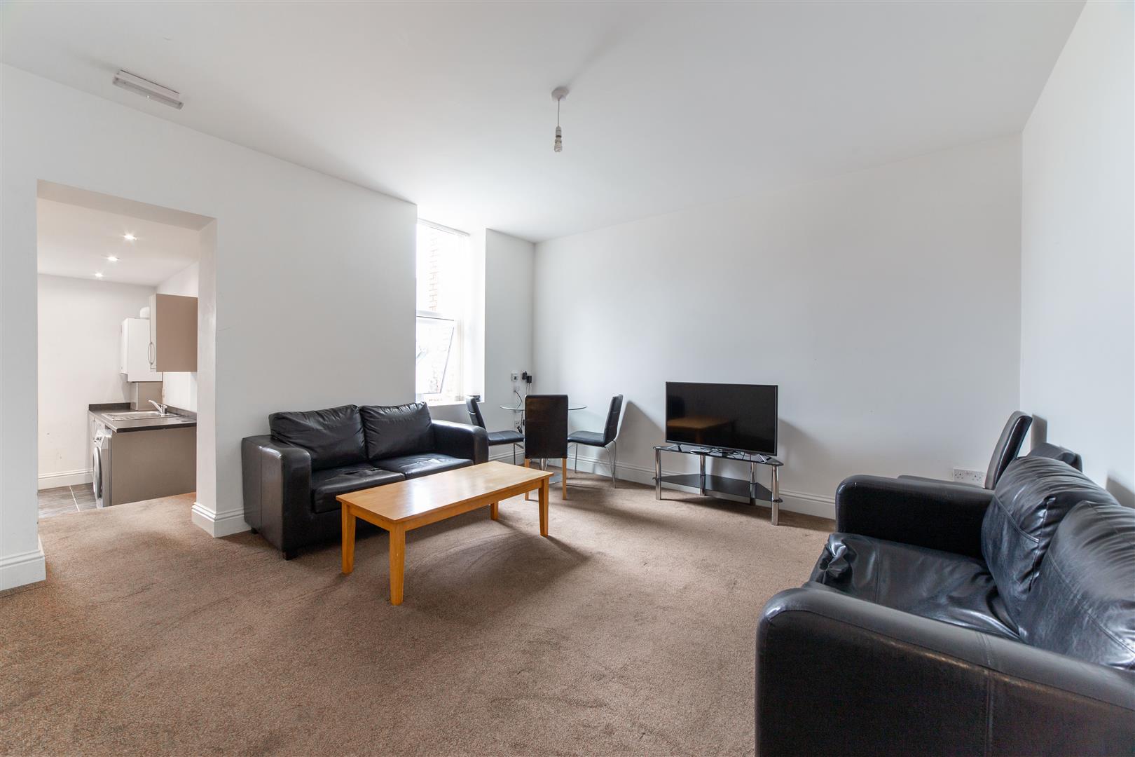 4 bed maisonette to rent in Chillingham Road, Heaton - Property Image 1