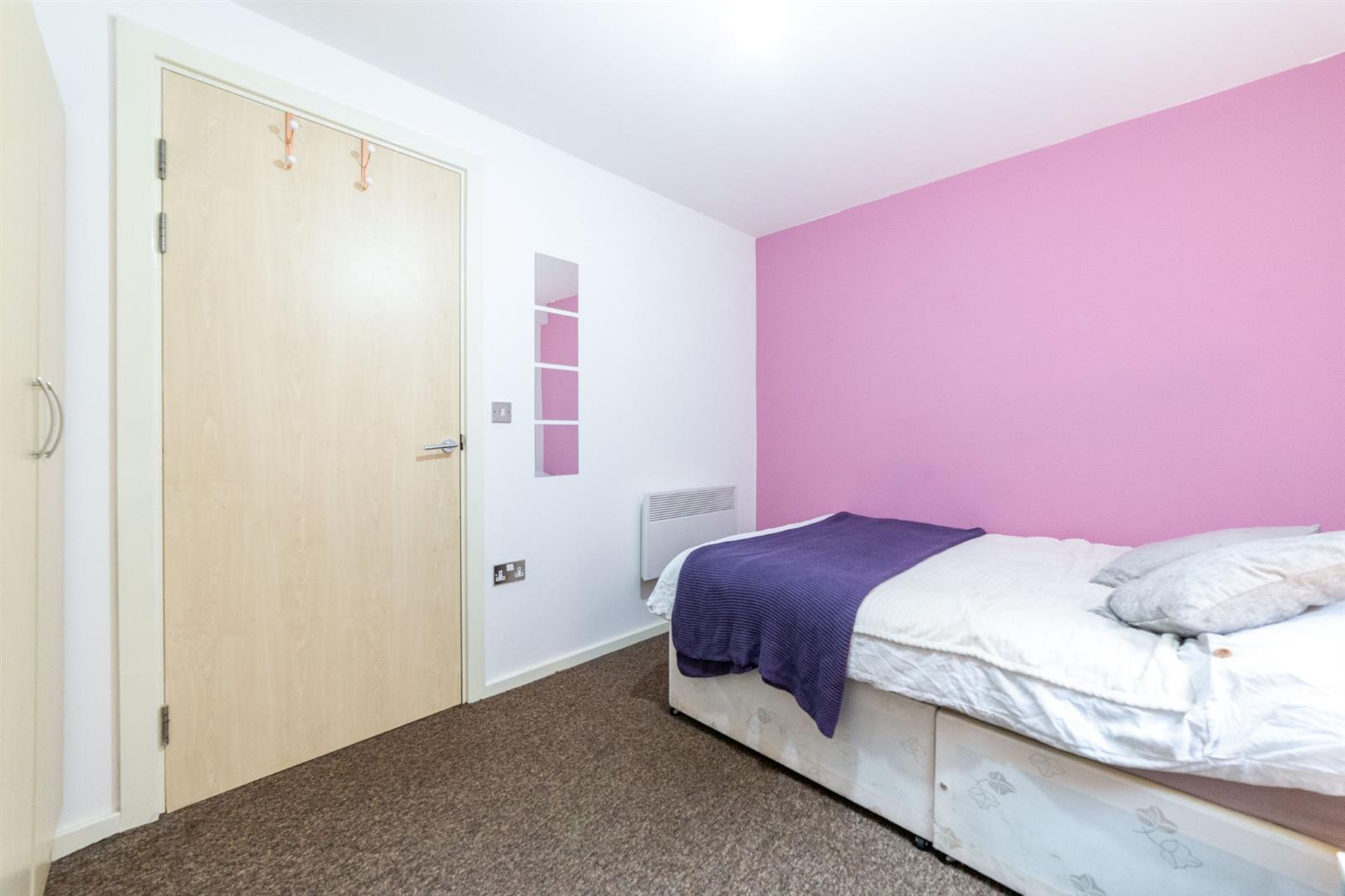 3 bed apartment to rent in Rialto Building, City Centre  - Property Image 11