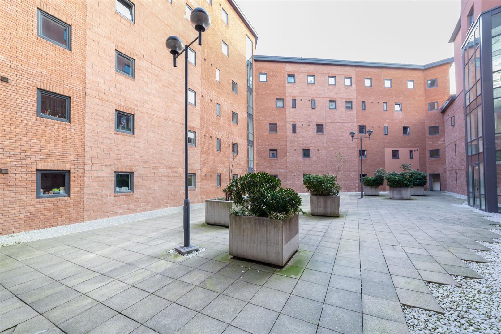 3 bed apartment to rent in Rialto Building, City Centre 4