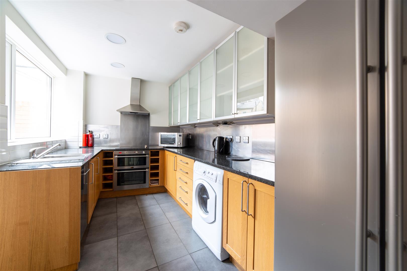 6 bed terraced house to rent in Gladstone Terrace, Sandyford 3