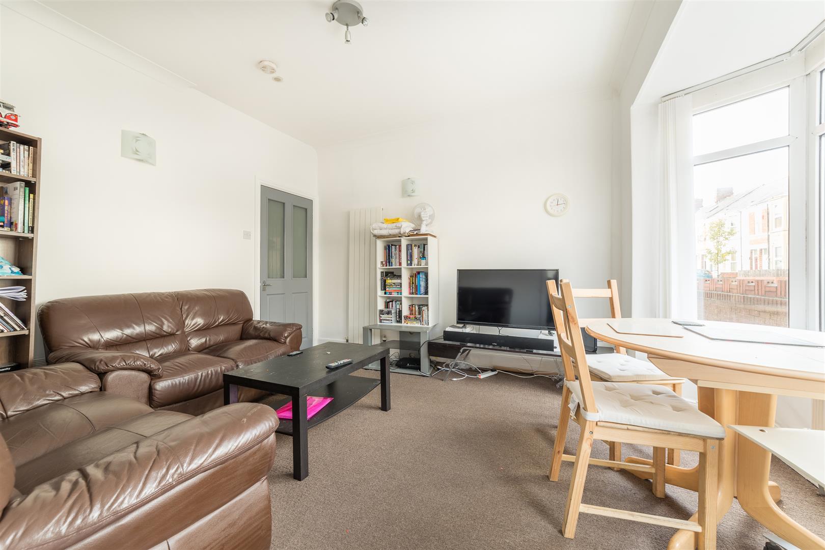 2 bed flat to rent in Seventh Avenue, Heaton - Property Image 1
