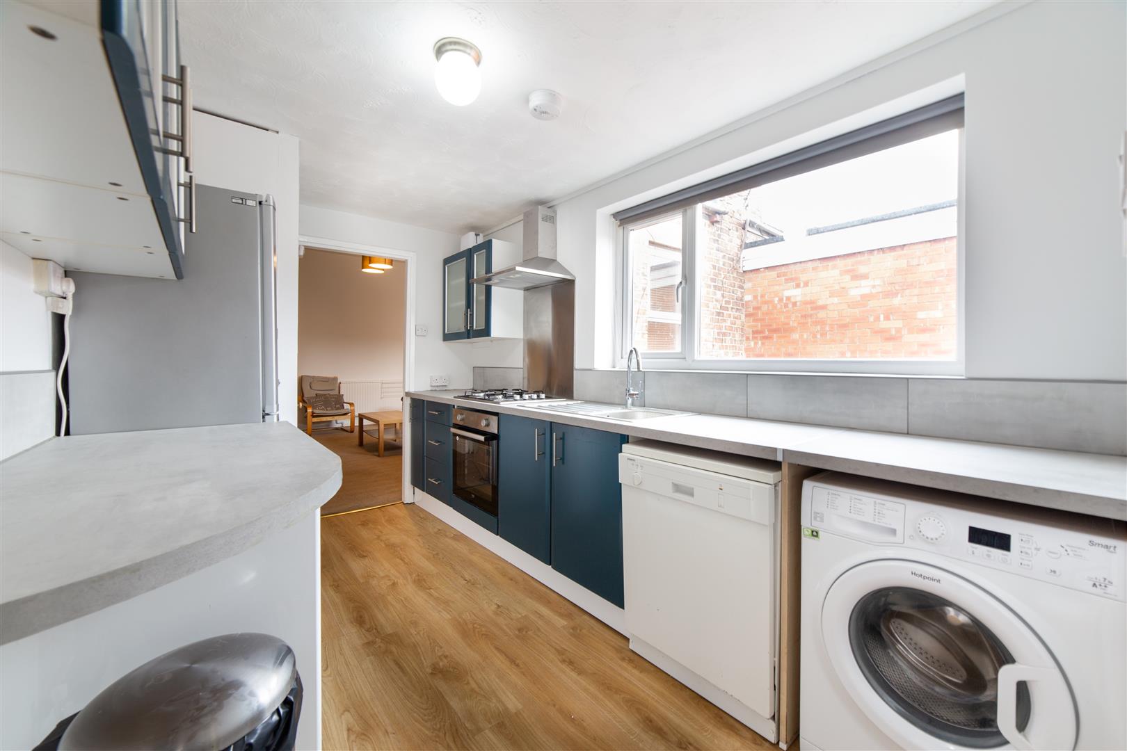 3 bed flat to rent in Stratford Grove West, Heaton  - Property Image 2