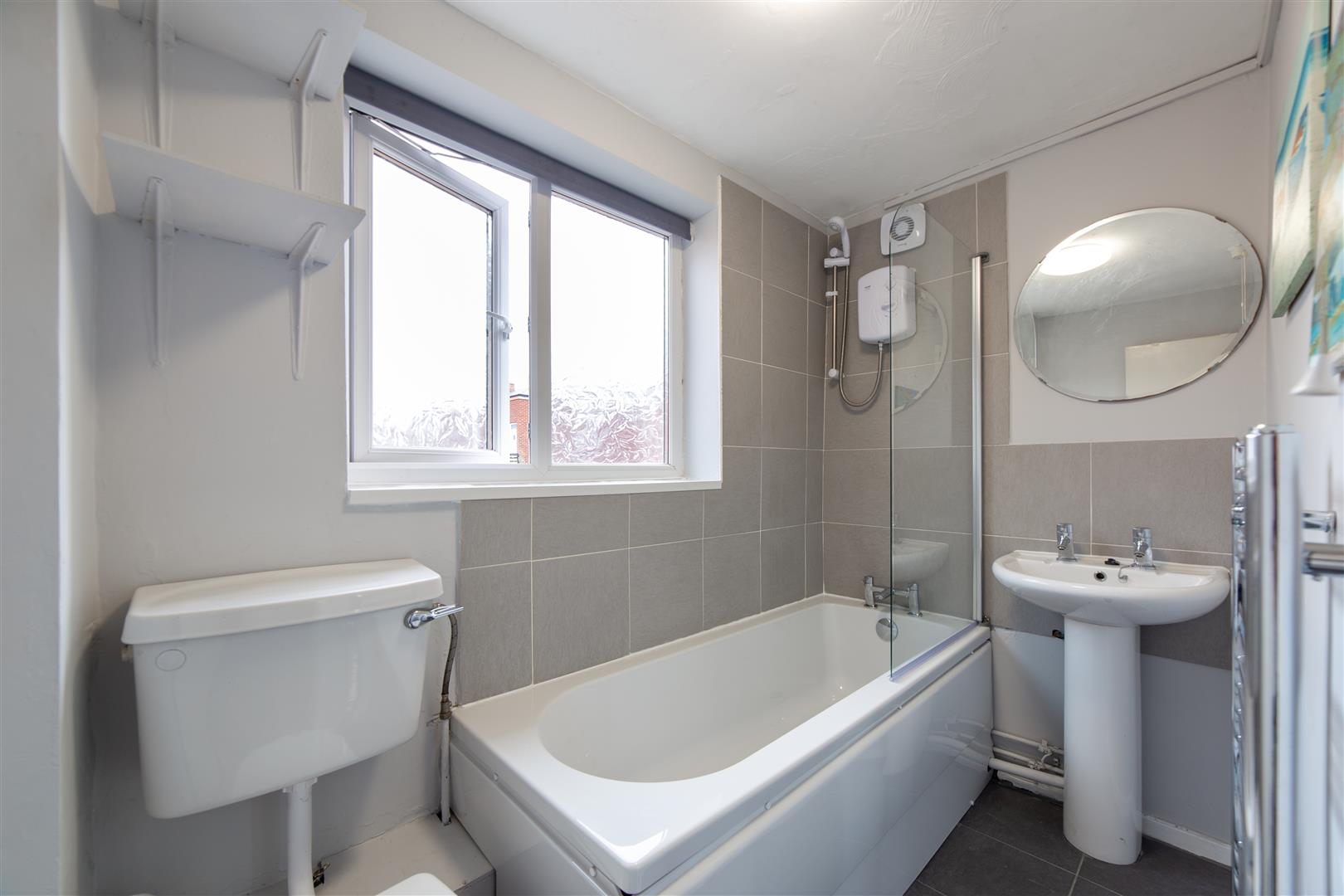 3 bed flat to rent in Stratford Grove West, Heaton  - Property Image 5