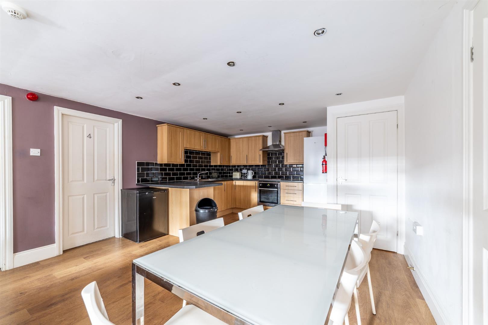 5 bed apartment to rent in Grosvenor Place, Jesmond 0