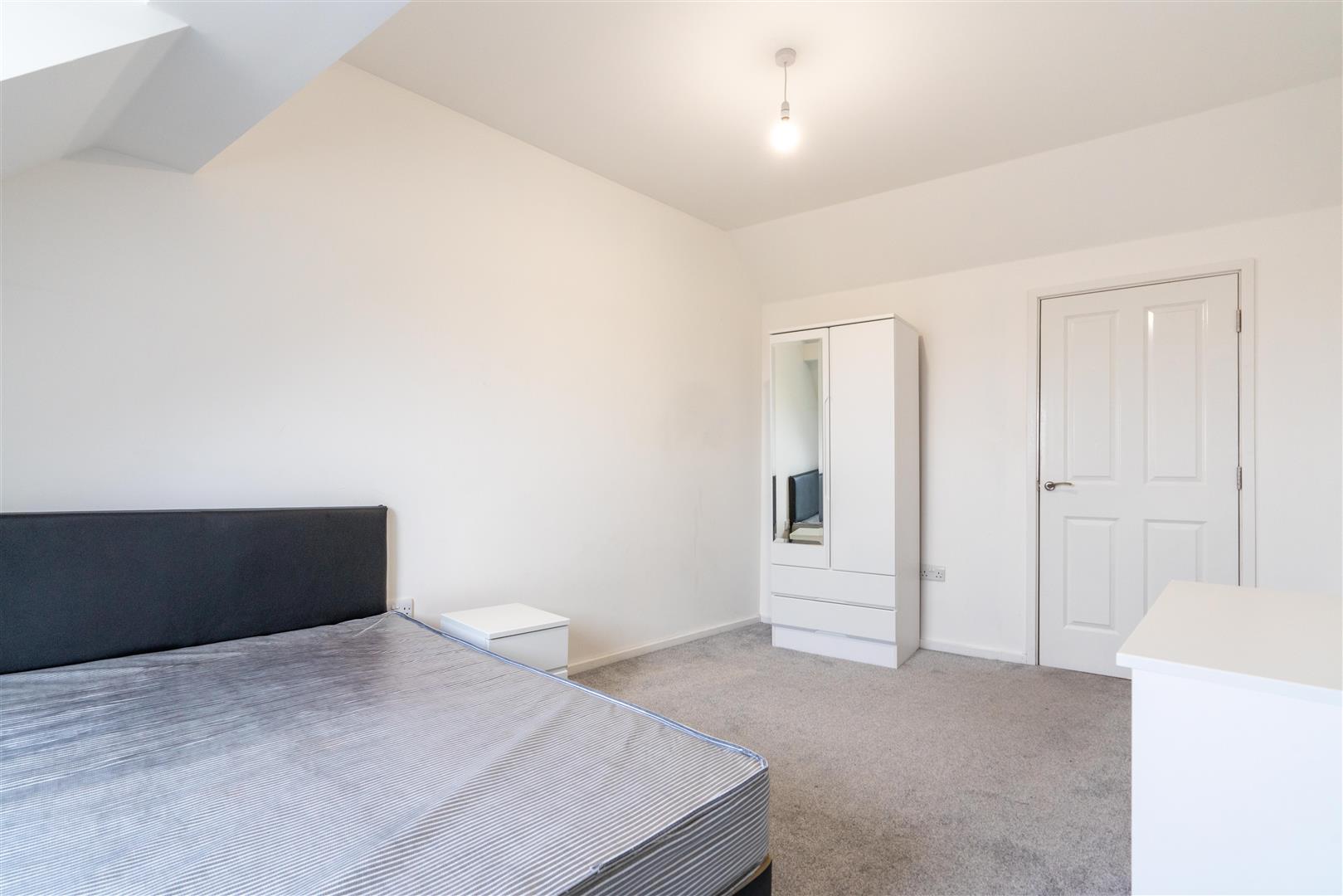 3 bed apartment to rent in Warton Terrace, Heaton 6