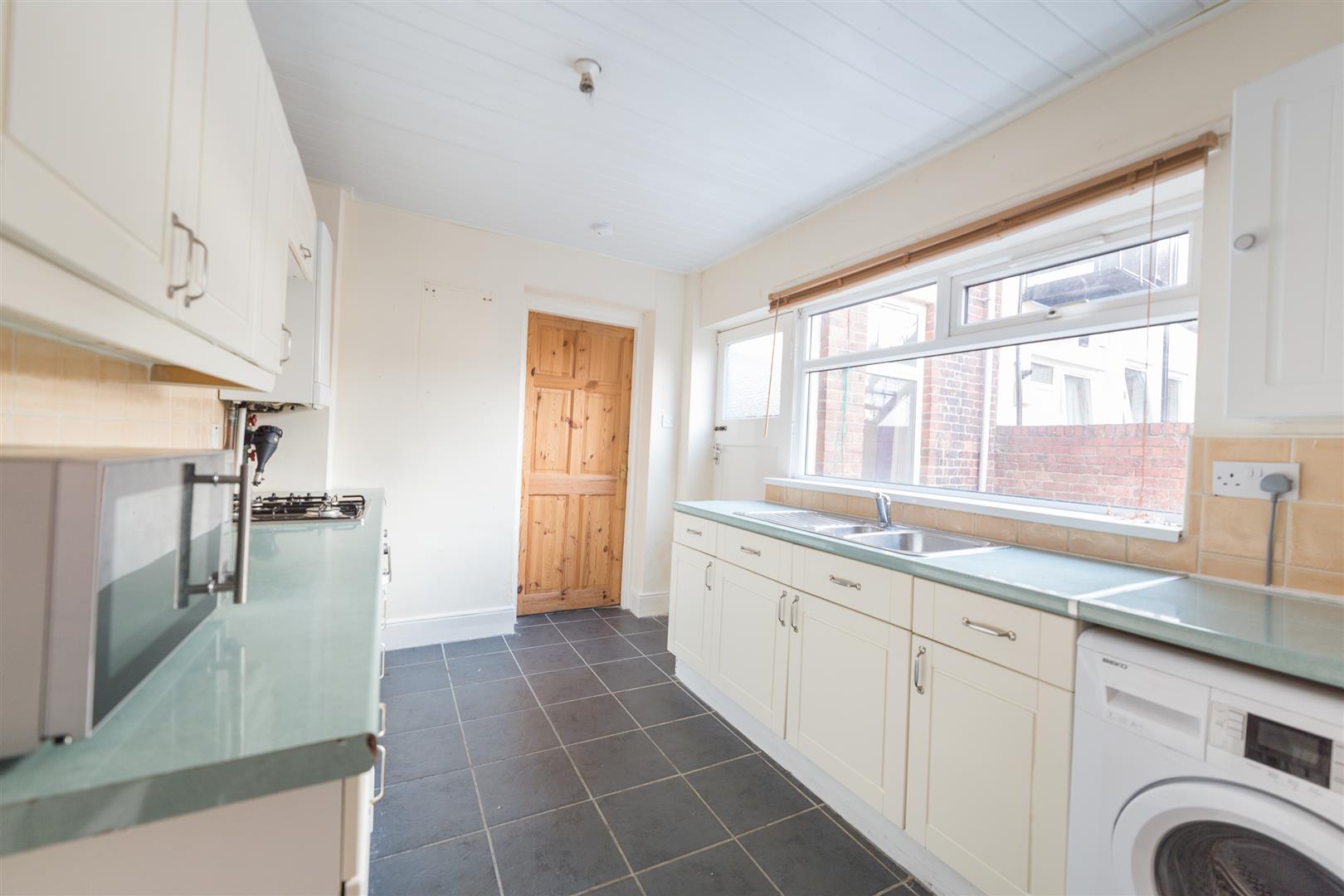 2 bed flat to rent in Simonside Terrace, Heaton  - Property Image 4