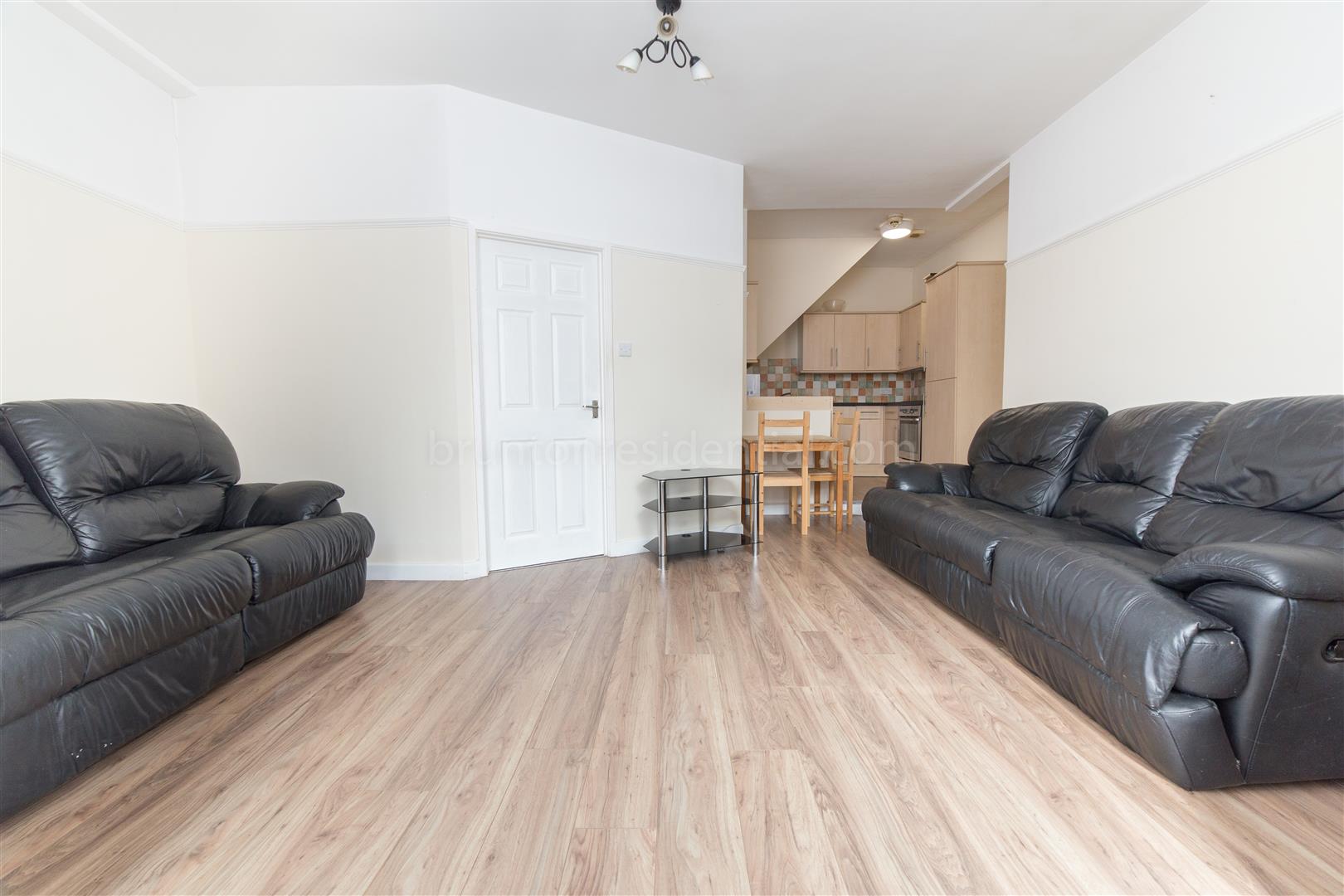 2 bed flat to rent in Sackville Road, Heaton  - Property Image 1