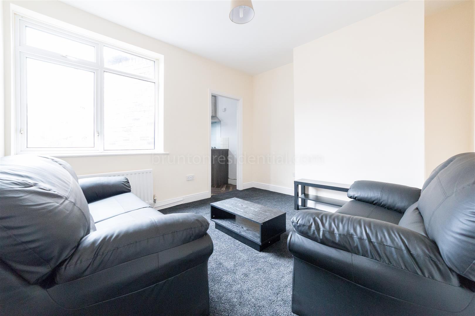 4 bed flat to rent in Coast Road, Heaton 1