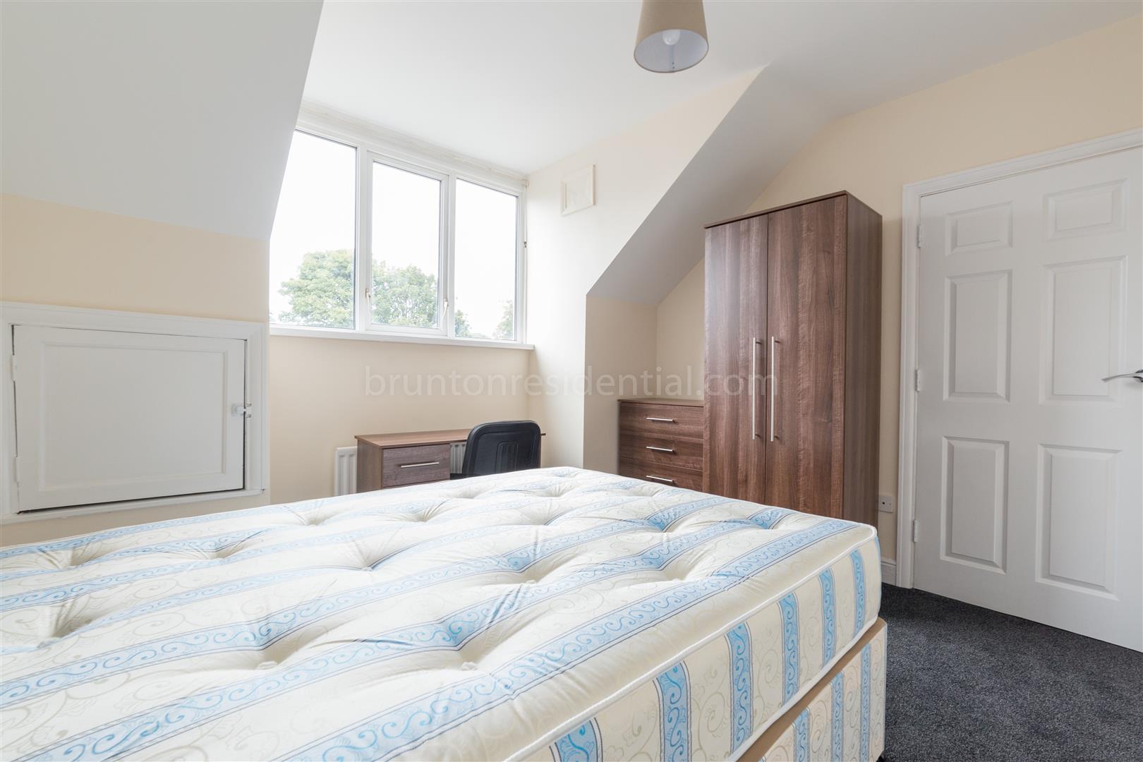 4 bed flat to rent in Coast Road, Heaton 11