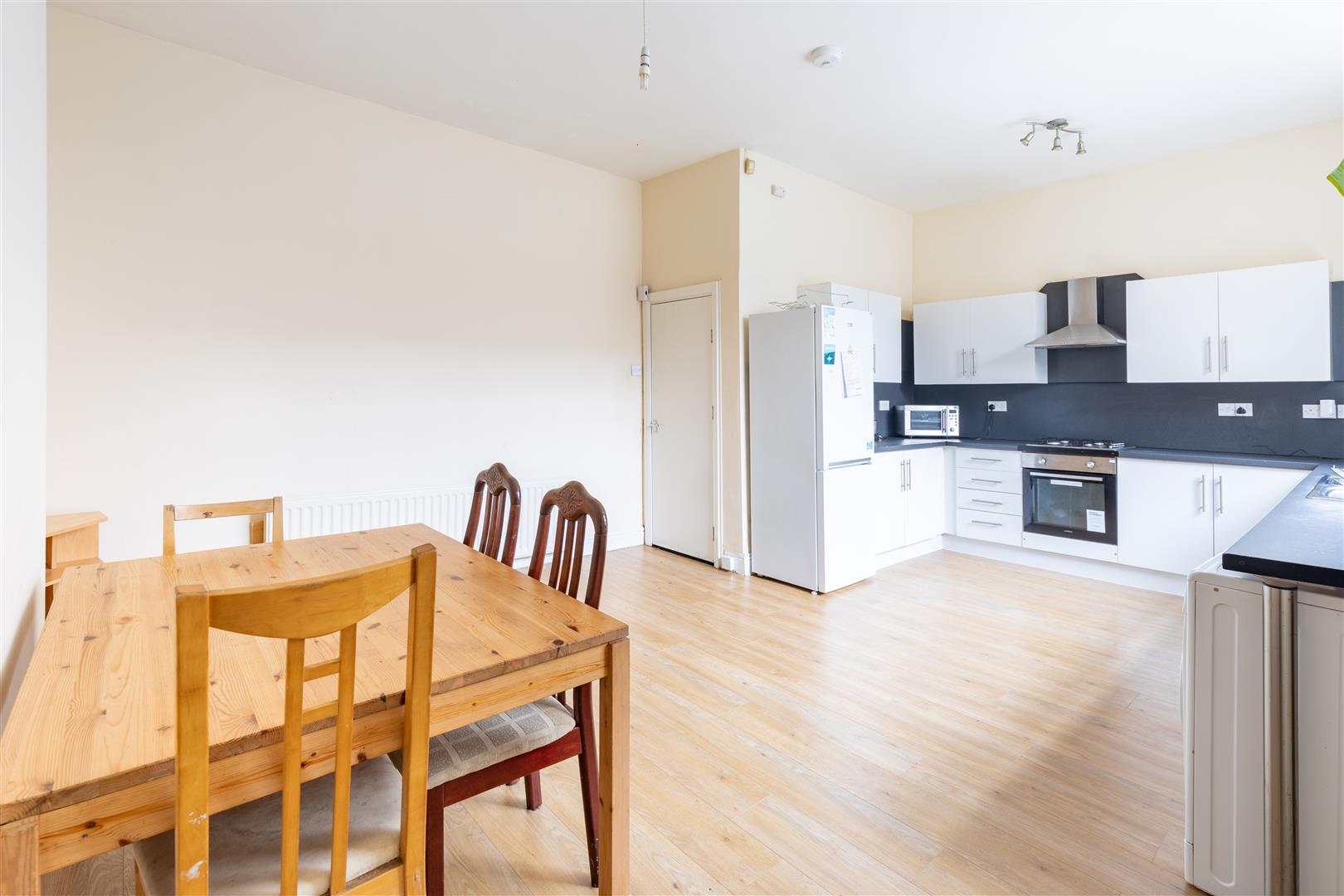 5 bed terraced house to rent in Chillingham Road, Heaton  - Property Image 2
