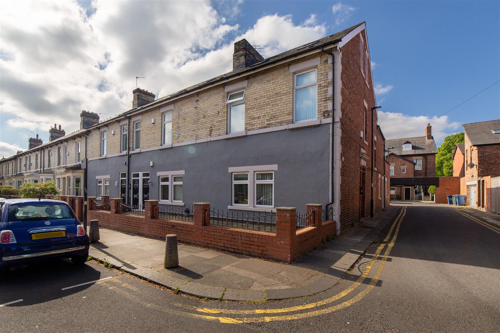 6 bed terraced house to rent in Holly Avenue, Jesmond 2