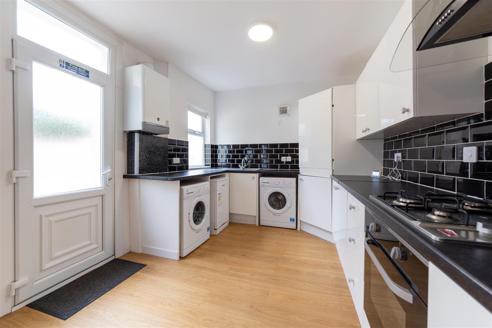 7 bed terraced house to rent in Simonside Terrace, Heaton  - Property Image 3