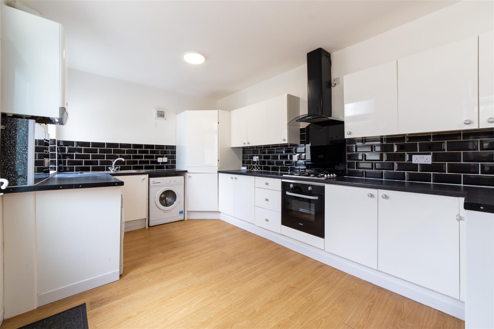 7 bed terraced house to rent in Simonside Terrace, Heaton - Property Image 1