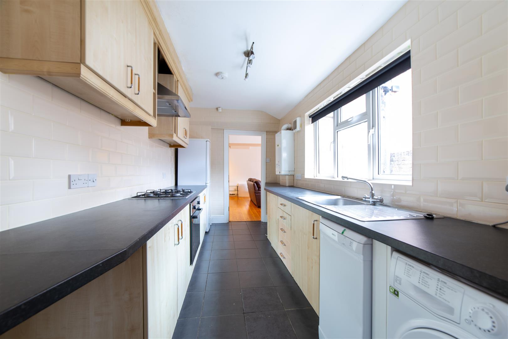 5 bed terraced house to rent in Biddlestone Road, Heaton  - Property Image 1