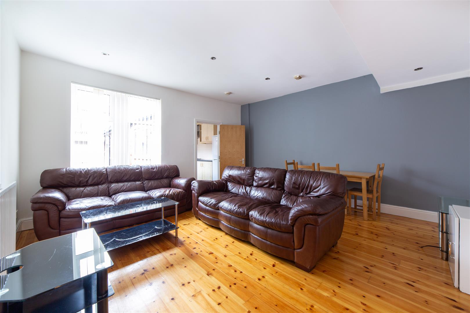 5 bed terraced house to rent in Biddlestone Road, Newcastle Upon Tyne - Property Image 1