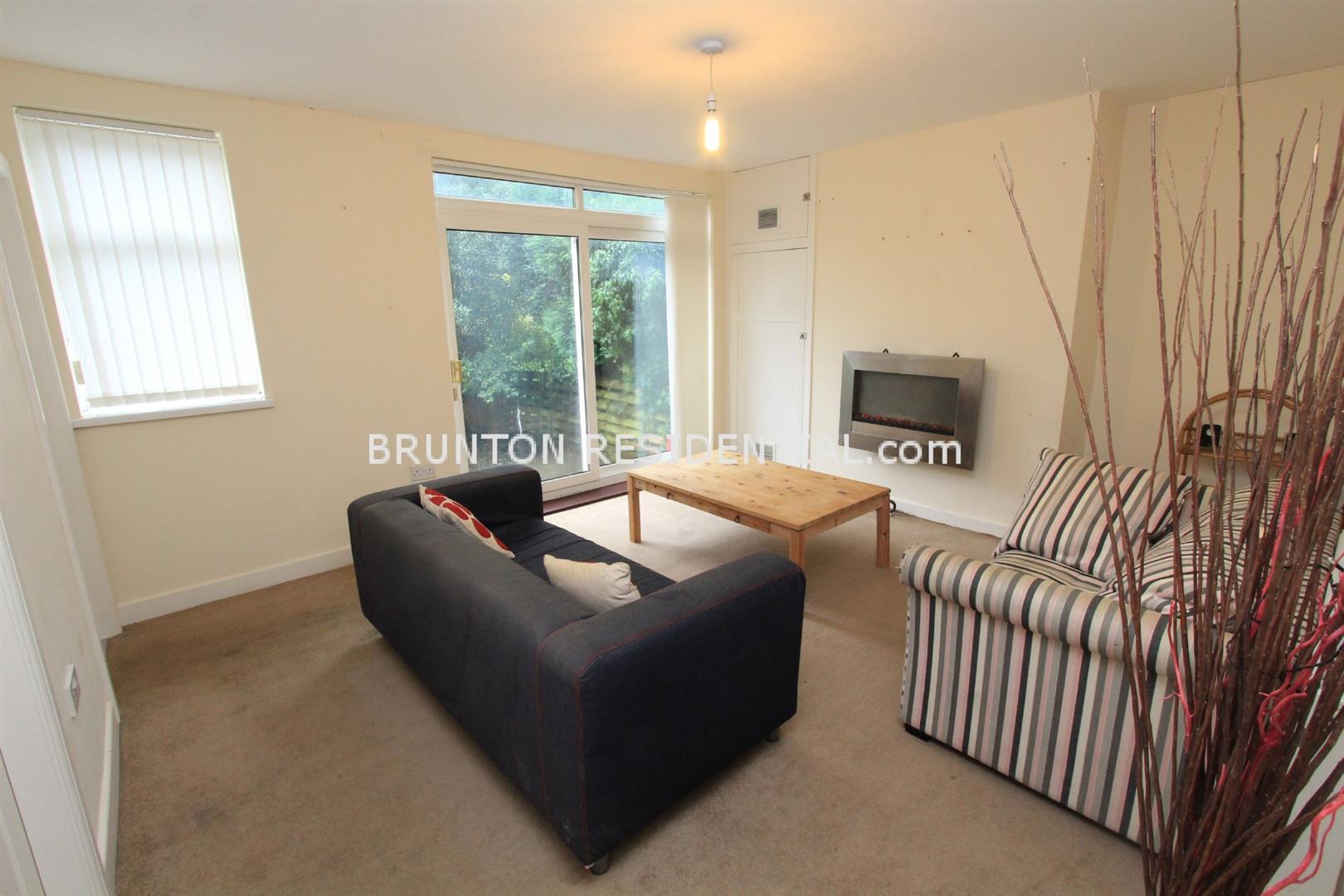 2 bed flat to rent in Tunstall Avenue, Byker, NE6 