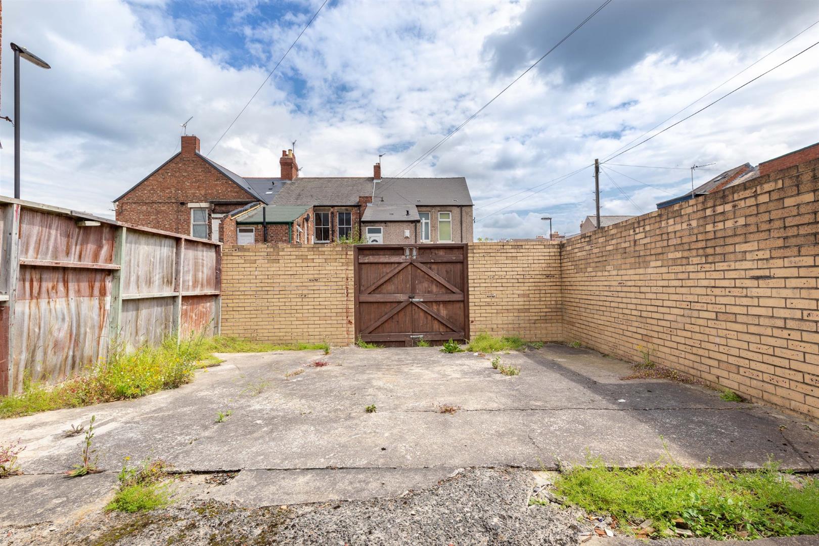 5 bed maisonette to rent in Warton Terrace, Heaton 17