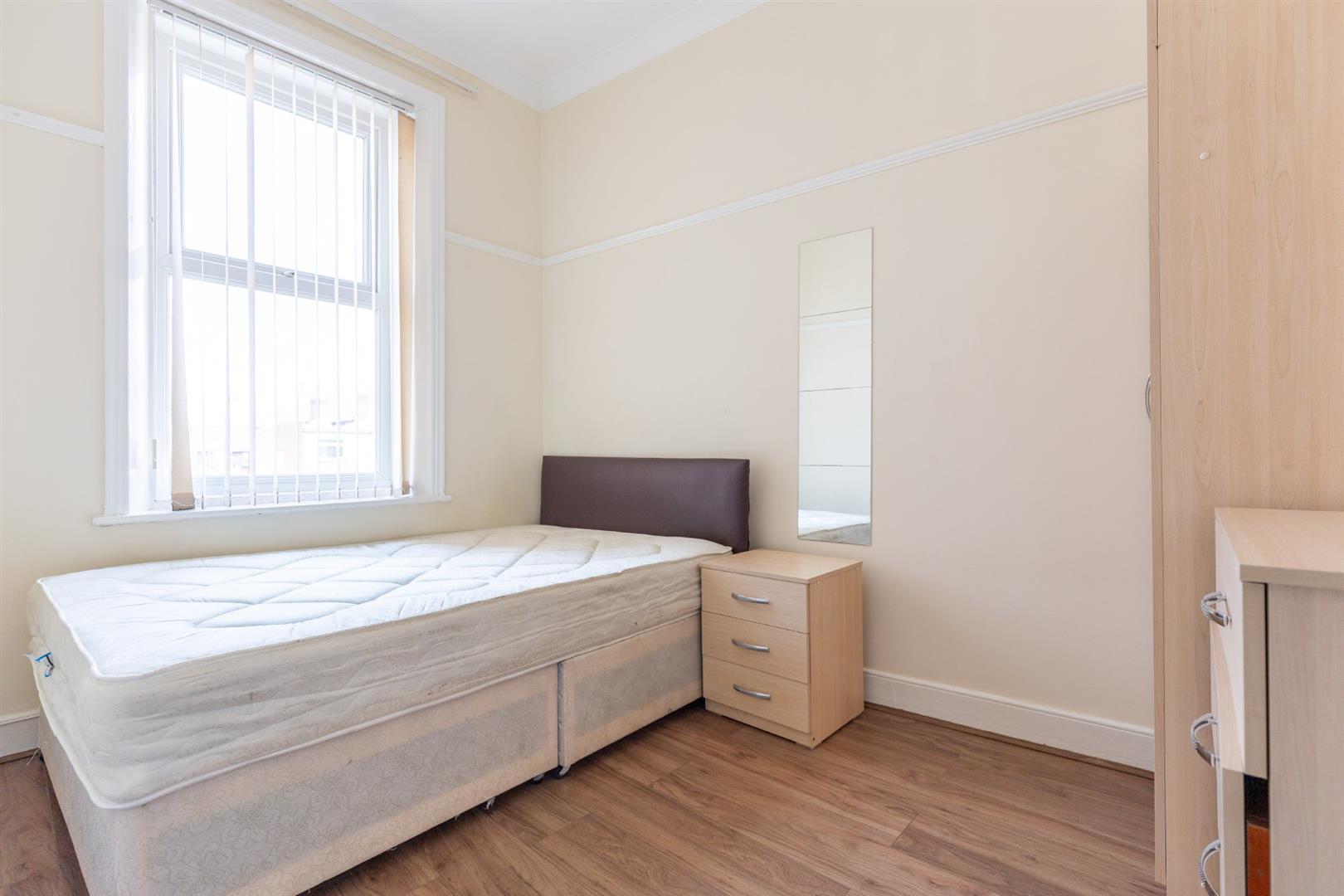 5 bed maisonette to rent in Warton Terrace, Heaton 10