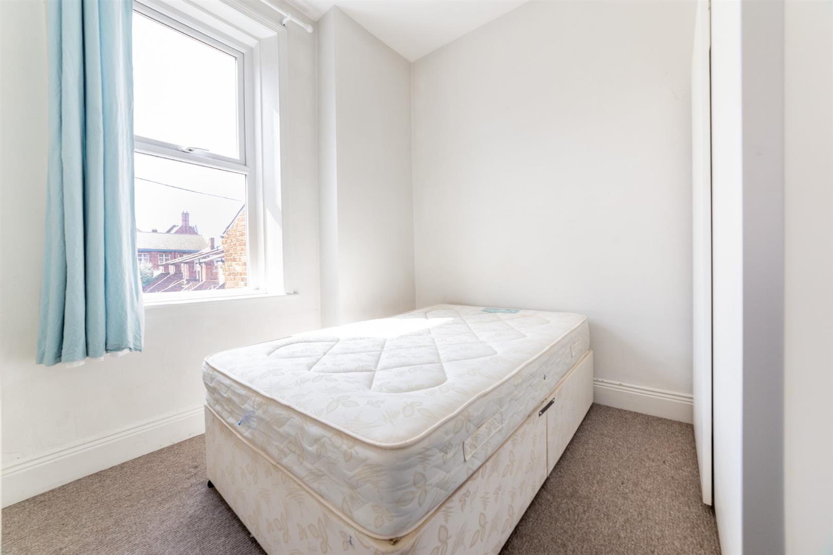3 bed flat to rent in Whitefield Terrace, Heaton 10