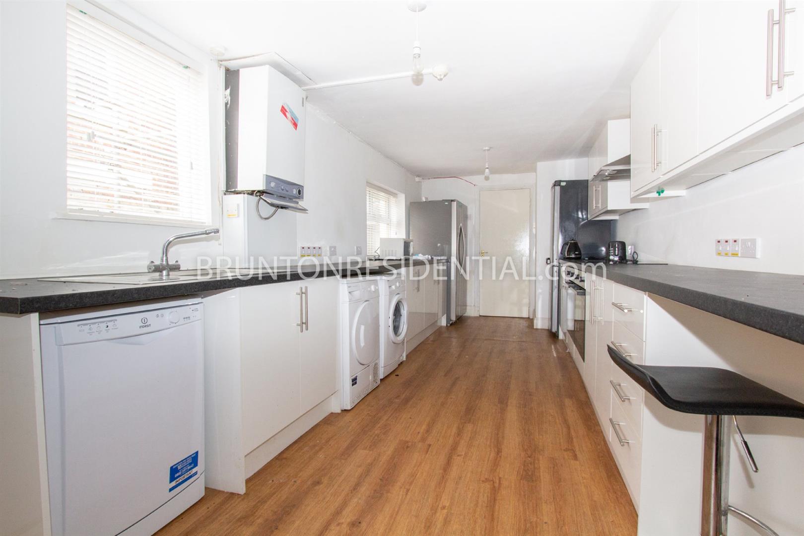 7 bed terraced house to rent in Devonshire Place, Jesmond  - Property Image 1