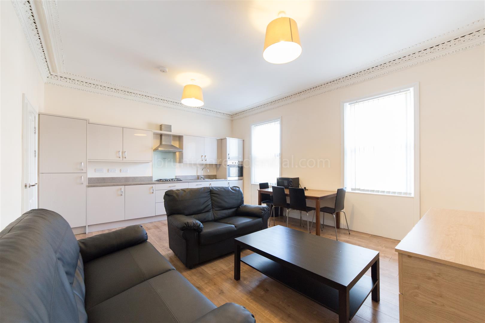 4 bed maisonette to rent in Chillingham Road, Newcastle Upon Tyne - Property Image 1