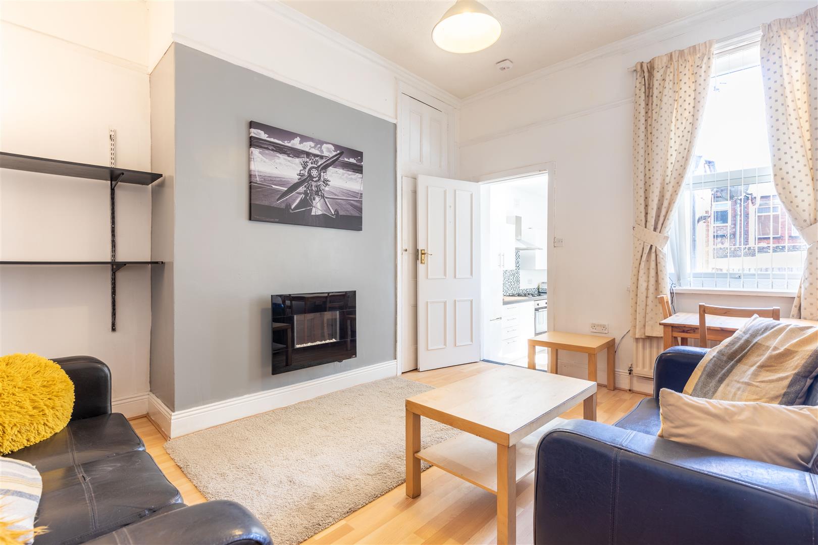 2 bed flat to rent in Sandringham Road, South Gosforth, NE3