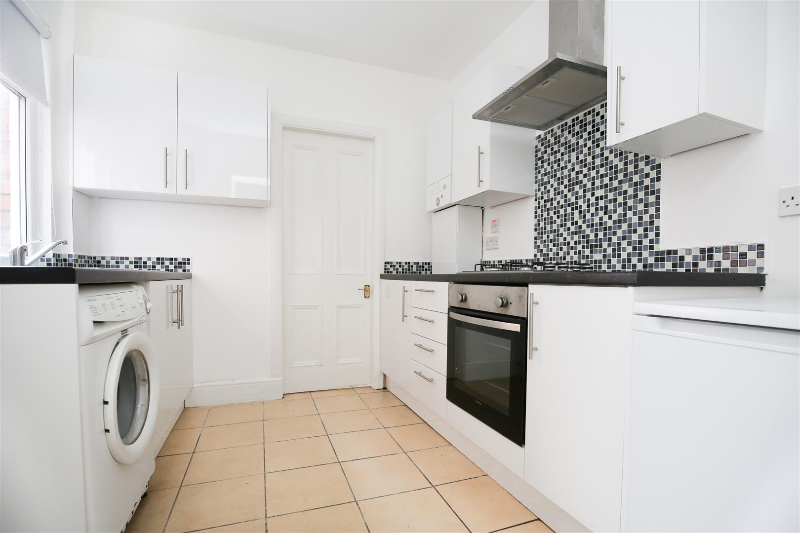 2 bed flat to rent in Cartington Terrace, Heaton, NE6