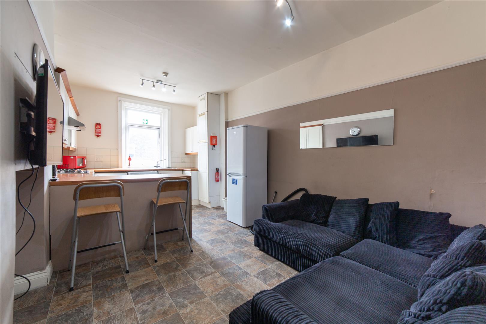 5 bed maisonette to rent in Mistletoe Road, Newcastle Upon Tyne  - Property Image 1