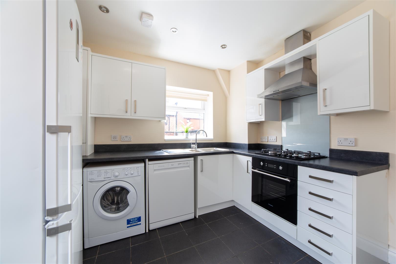 4 bed maisonette to rent in Holly Avenue, Jesmond 1