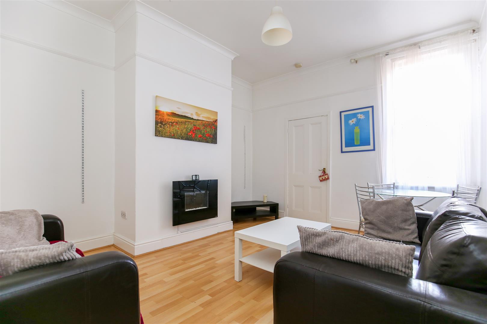 2 bed flat to rent in Simonside Terrace, Heaton, NE6 