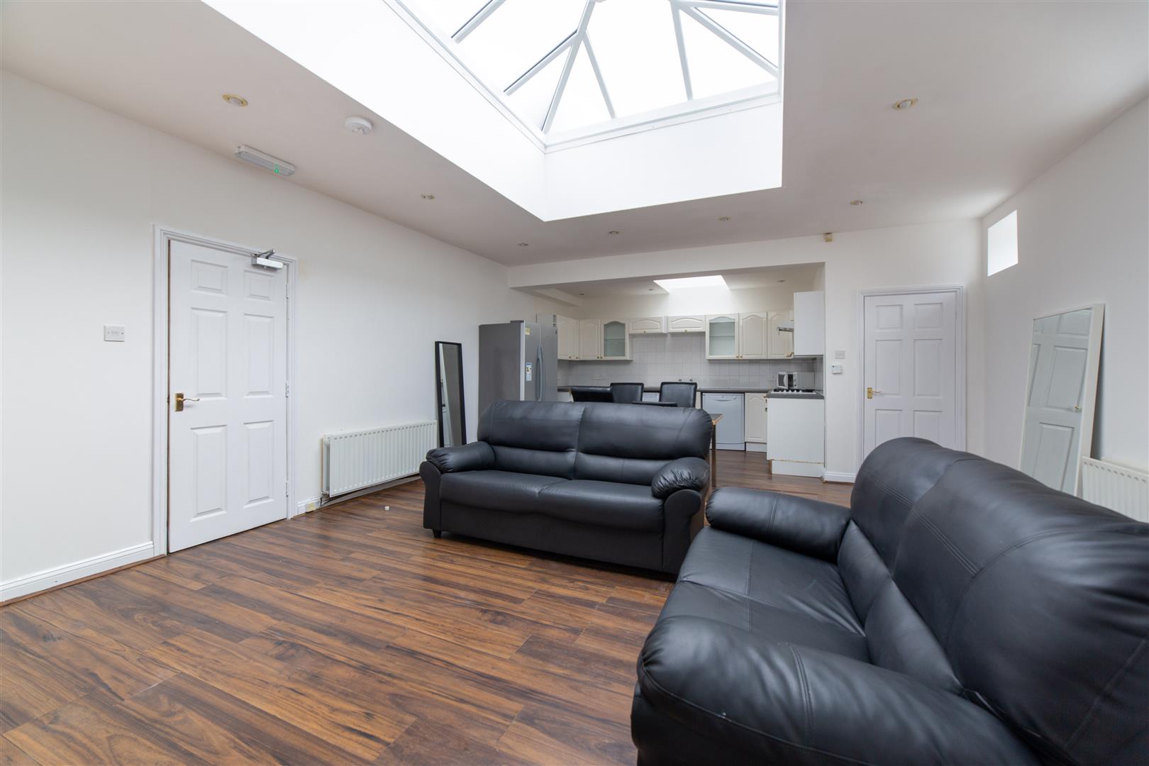 4 bed flat to rent in Holly Avenue, Jesmond 1