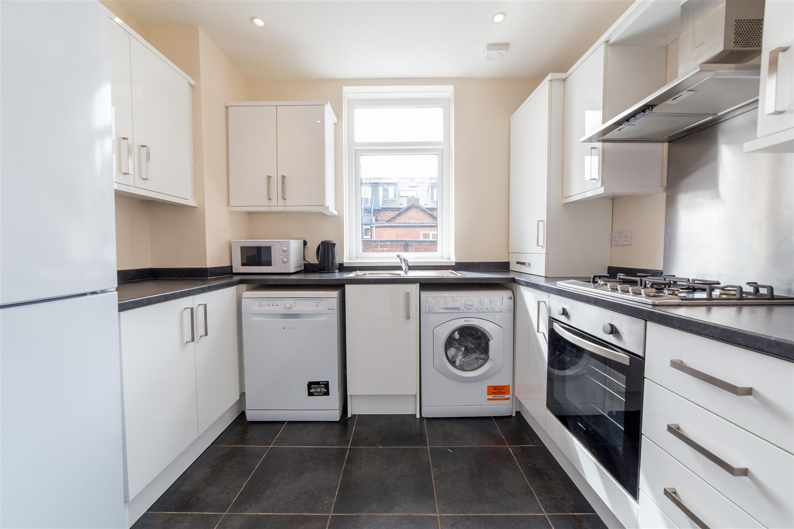 4 bed maisonette to rent in Holly Avenue, Jesmond 2