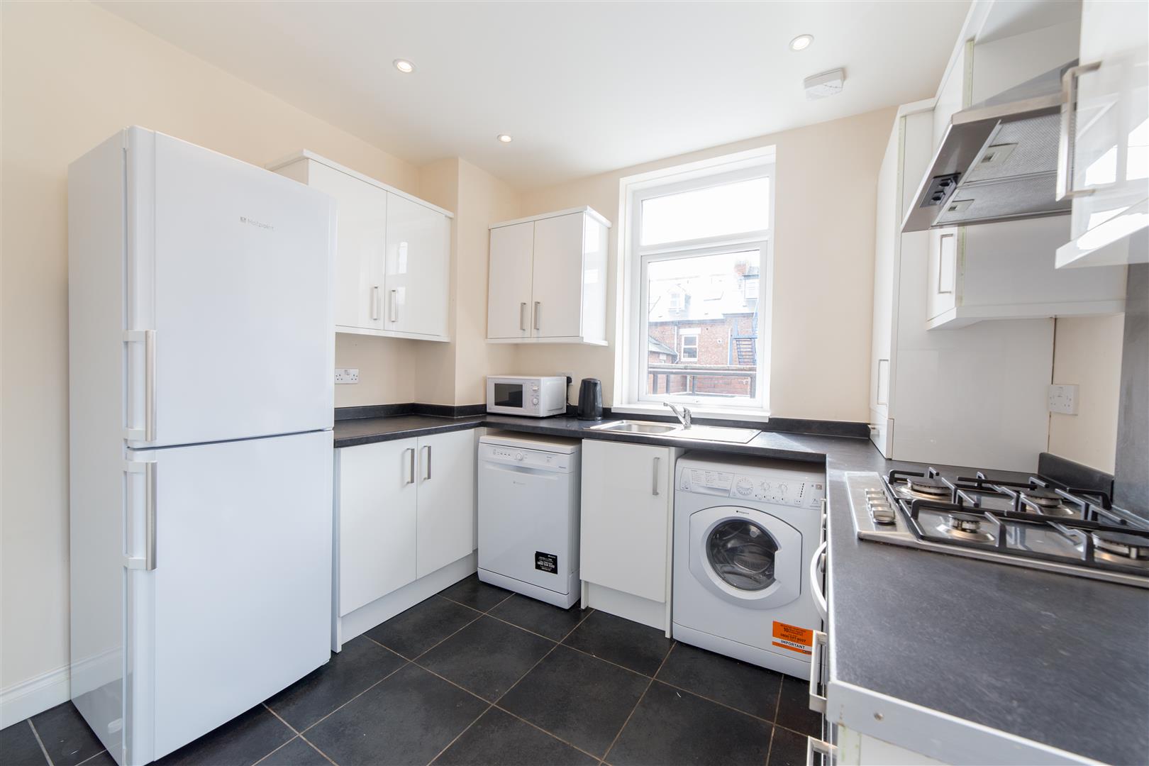 4 bed maisonette to rent in Holly Avenue, Jesmond 1