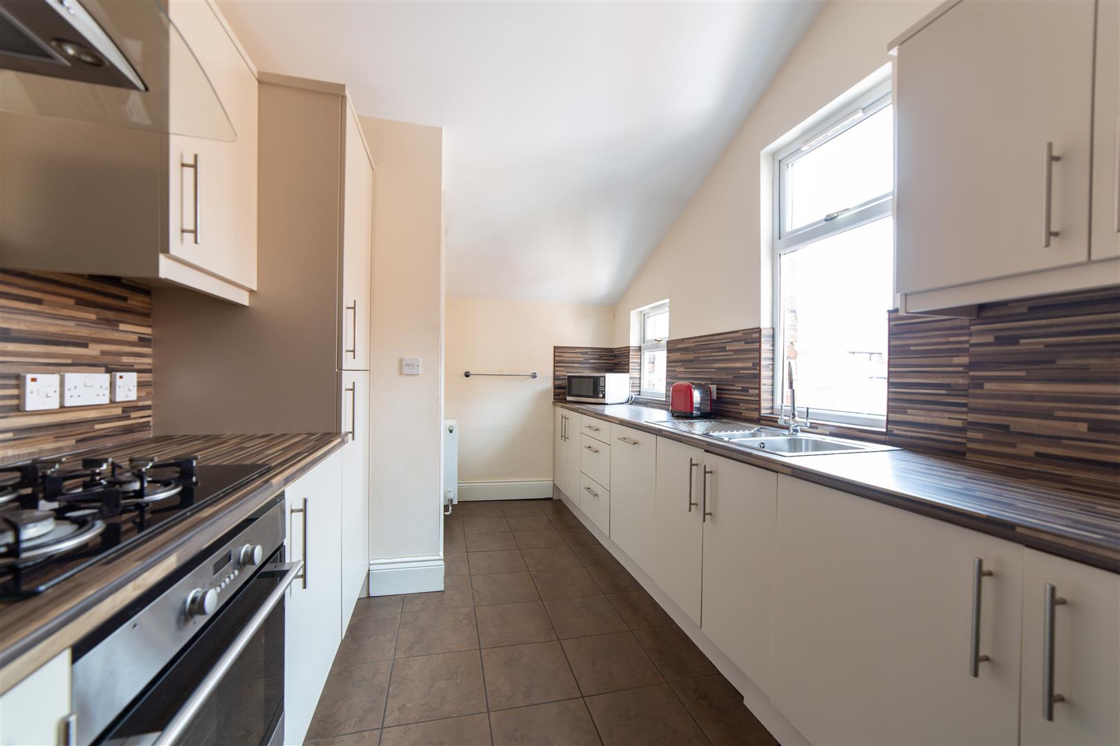 4 bed maisonette to rent in Biddlestone Road, Newcastle Upon Tyne  - Property Image 3
