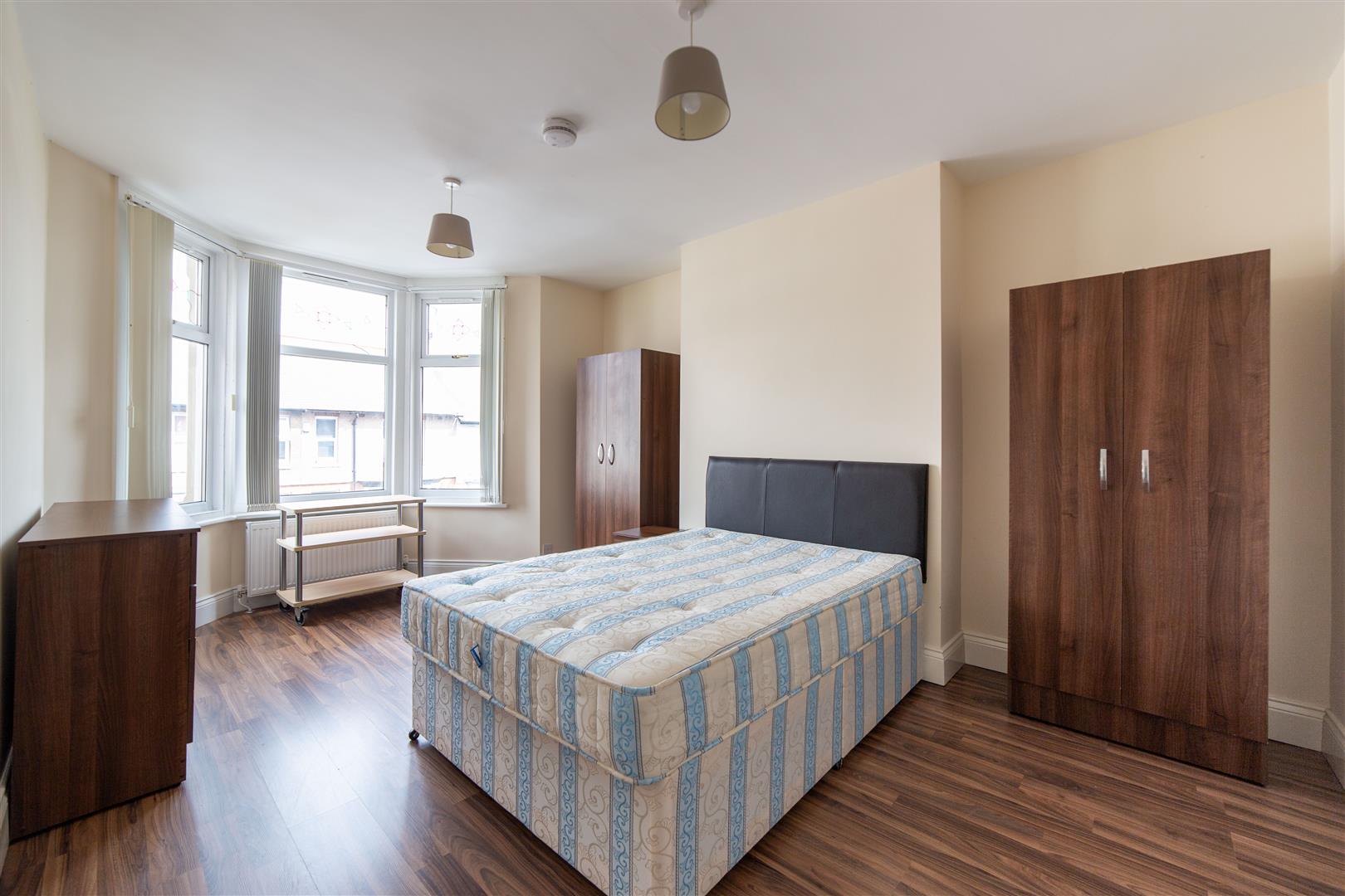 4 bed maisonette to rent in Biddlestone Road, Newcastle Upon Tyne, NE6 
