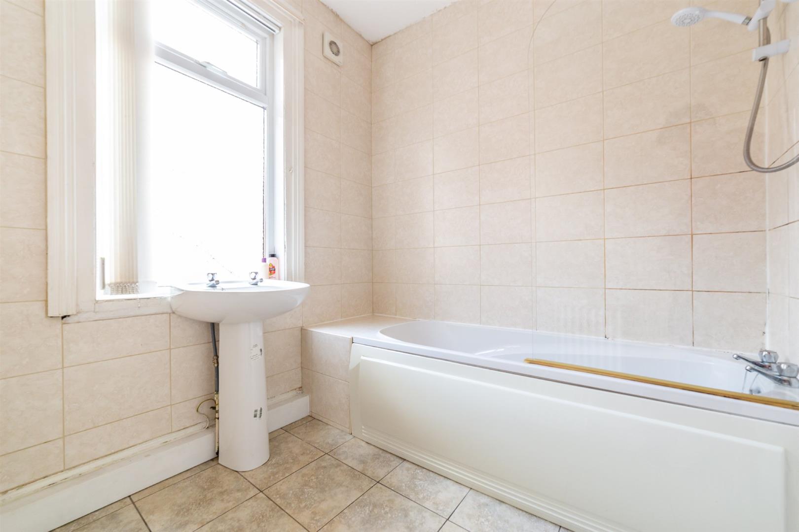 5 bed terraced house to rent in Simonside Terrace, Heaton  - Property Image 4