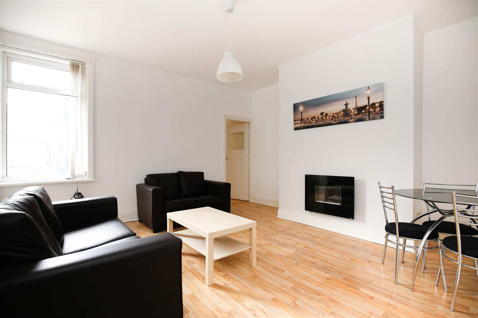 3 bed flat to rent in Wingrove Avenue, Fenham, NE4