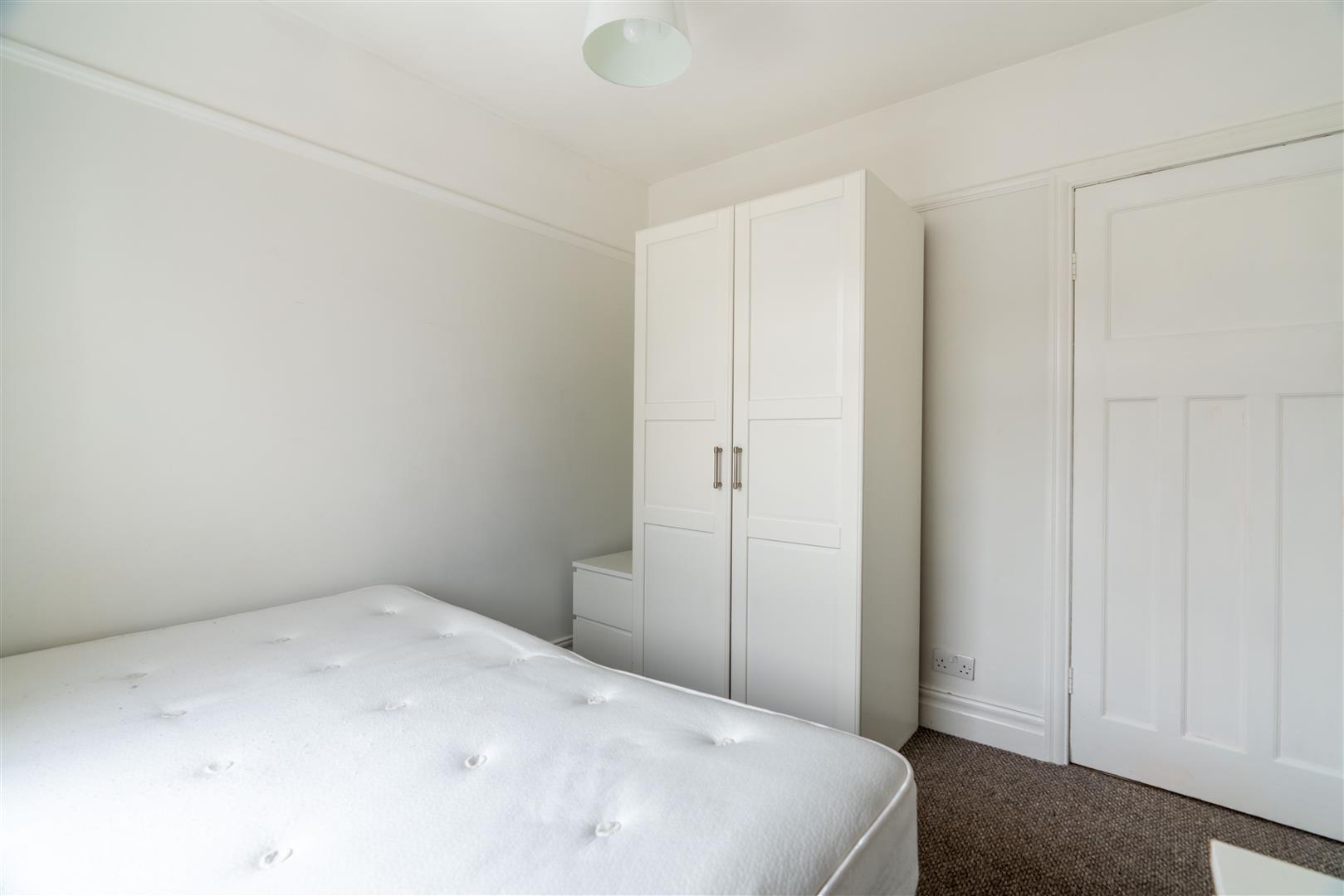 3 bed flat to rent in Whitefield Terrace, Heaton 11