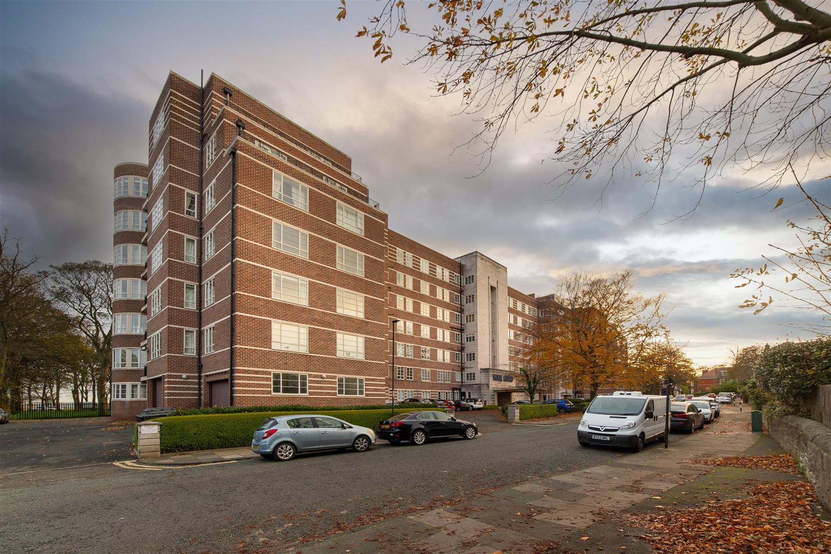 3 bed apartment to rent in Moor Court, Gosforth, NE3 