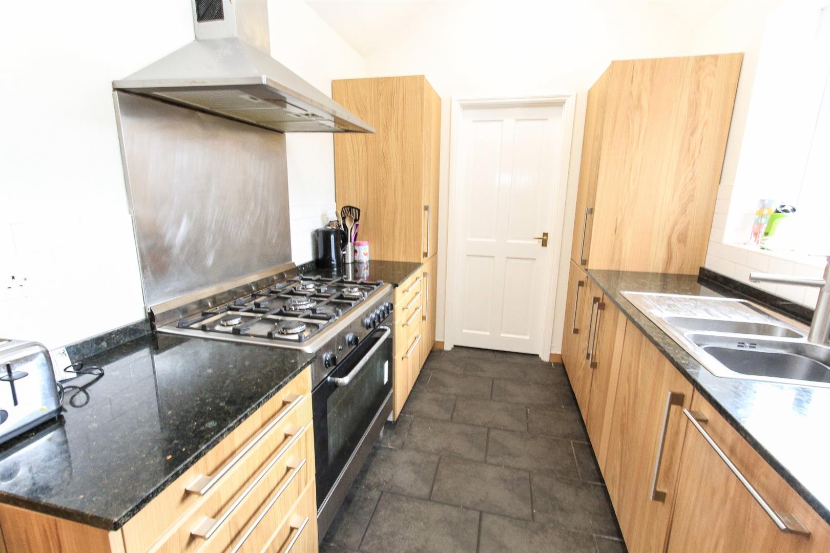 6 bed terraced house to rent in Gladstone Terrace, Sandyford 2
